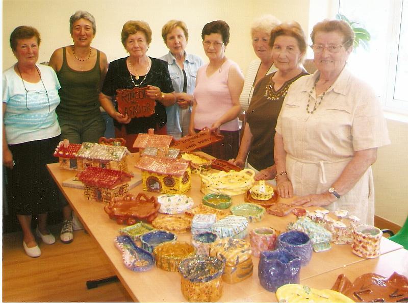 GODOY CON ALUMNAS  DE BOO DE PIELAGOS.jpg